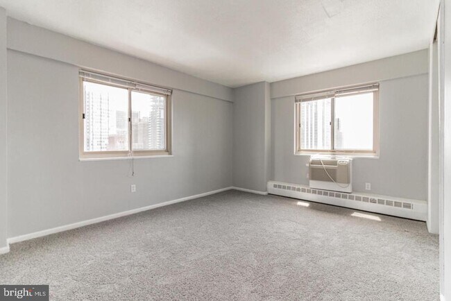 Building Photo - 2101 Chestnut St