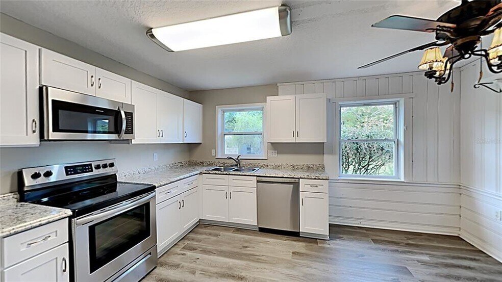 Building Photo - 120 S Hull Ave