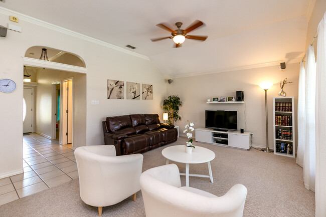 Building Photo - 7005 Madiera Dr