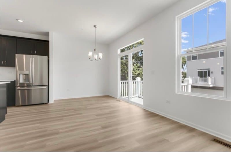 Building Photo - 1060 E Oakton St