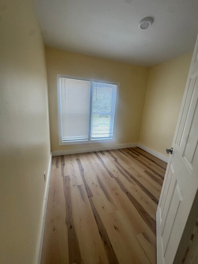 Building Photo - 4 Bedroom 1.5 home near downtown Detroit
