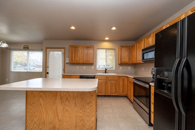 Building Photo - 3 bed, 2.5 bath Home in English Ranch Neighborhood