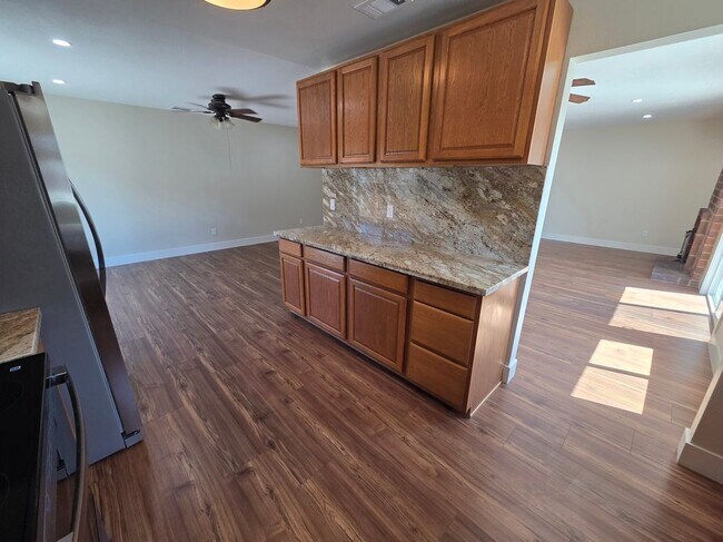 Building Photo - 616 Placer Ln