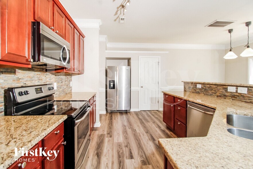 Building Photo - 749 Spinning Wheel Point