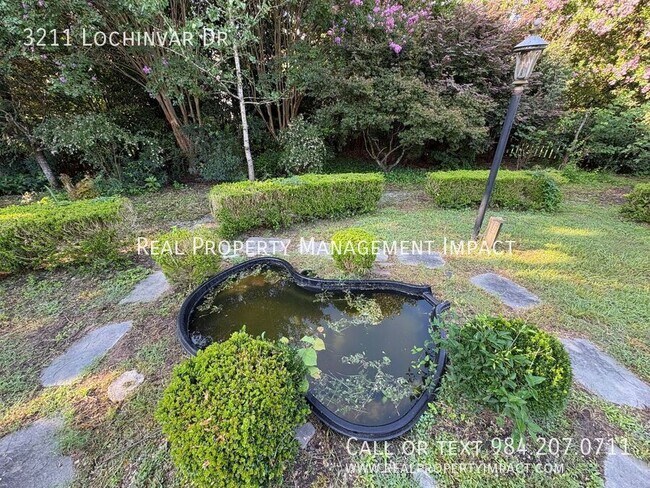 Building Photo - 3211 Lochinvar Dr
