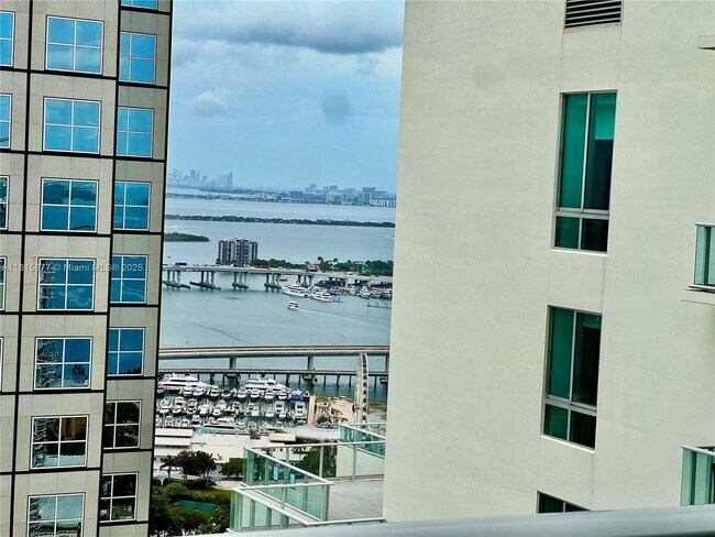 Building Photo - 300 S Biscayne Blvd