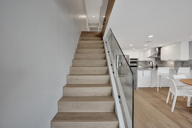 Building Photo - 876 Jeffery St