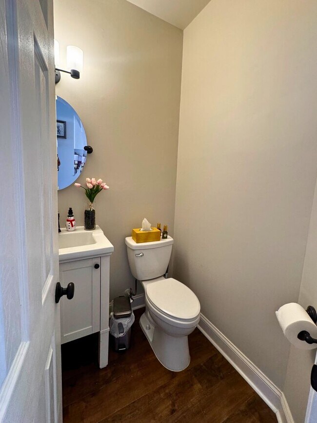 Building Photo - Well-Located 3BR, 2-Full, and 2-Half Bath Townhouse w/ One-Car Garage in Sterling, VA