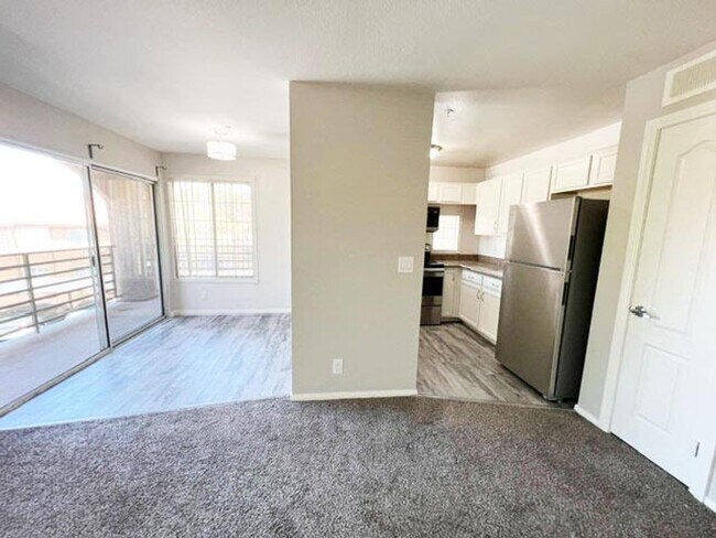 Building Photo - ADORABLE GATED CONDO LOCATED IN A GATED CO...