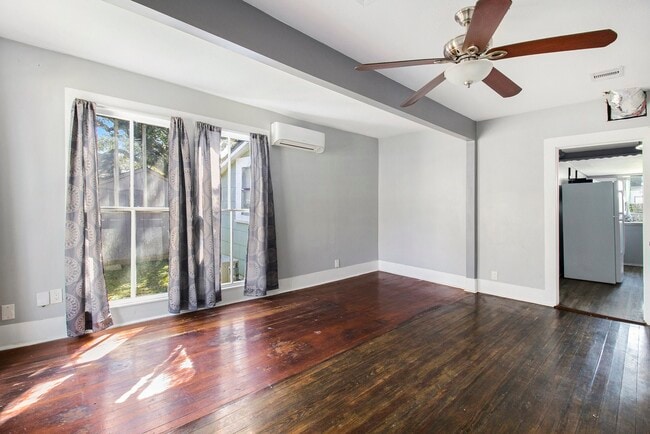 Building Photo - 315 W Blum St