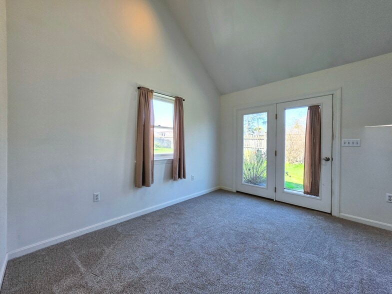 Building Photo - 391 E Jackson St