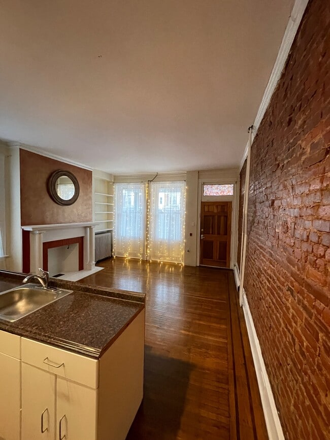 Building Photo - 4922 Warrington Ave