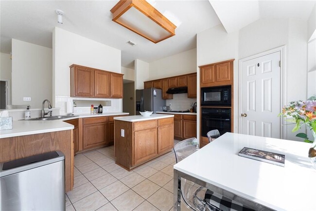 Building Photo - 11120 Savin Hill Ln