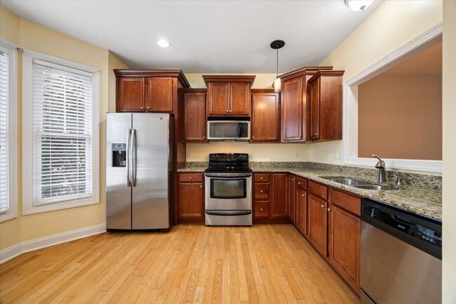 Building Photo - 1938 Tudor Court