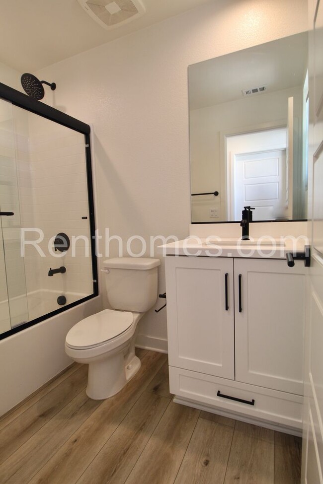 Building Photo - 1710 Discovery Falls Dr