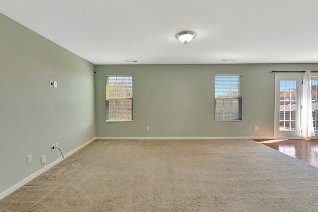 Building Photo - 2576 Jordan Ridge Dr
