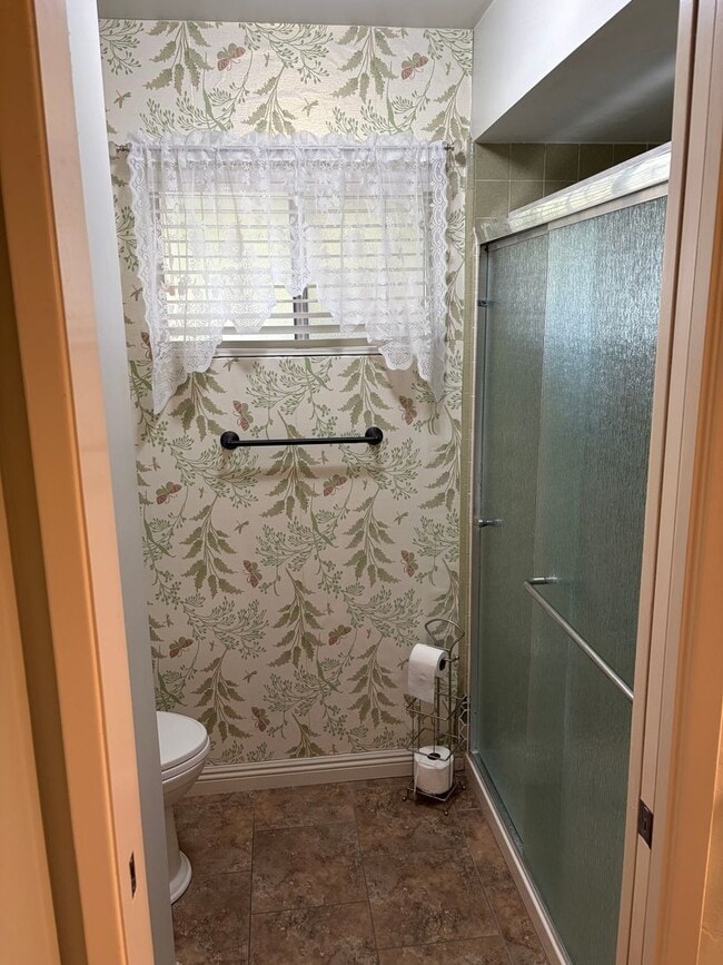 Building Photo - 55 and OLDER KERN CITY 2 BED UPDATED HOME