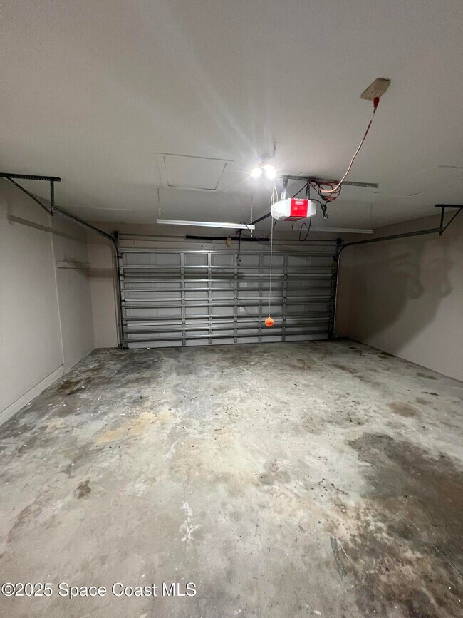 Building Photo - 880 Brunswick Ln