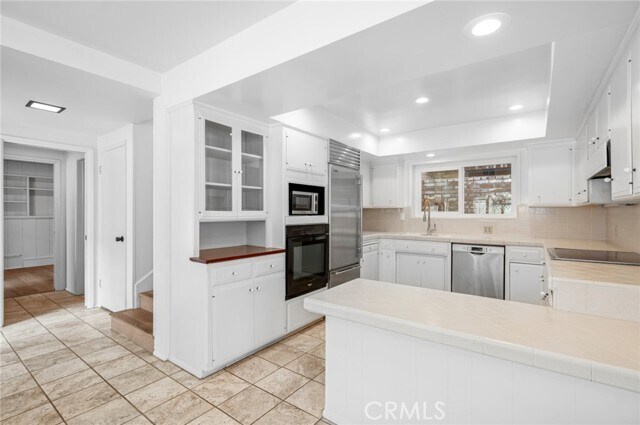 Building Photo - 121 Onyx Ave