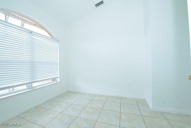 Building Photo - 1229 Claremont St E