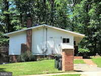 Building Photo - Serene Springfield Home Backing to Wooded ...