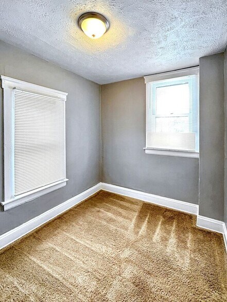 Building Photo - 5806 Bonna Ave