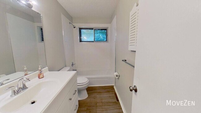 Building Photo - 4201 Carlyle Dr