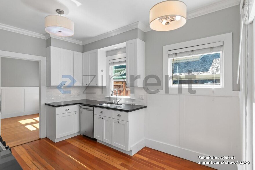 Building Photo - 216 Emerson St