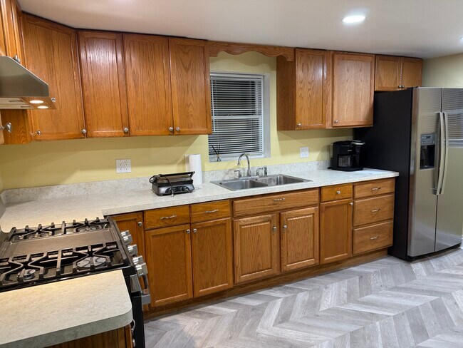 Building Photo - 4143 W Roscoe St