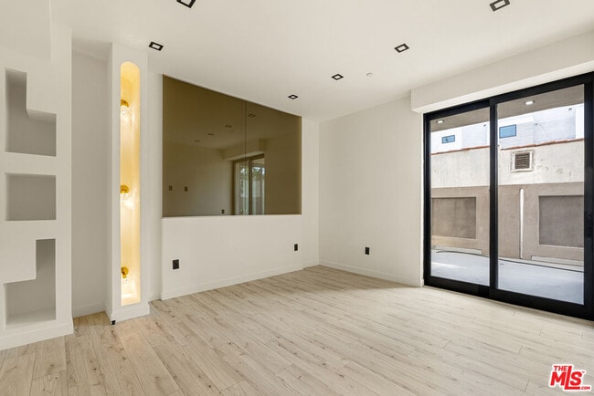 Building Photo - 1021 N Ogden Dr