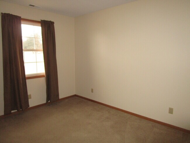 Building Photo - New Listing in Albion!!!