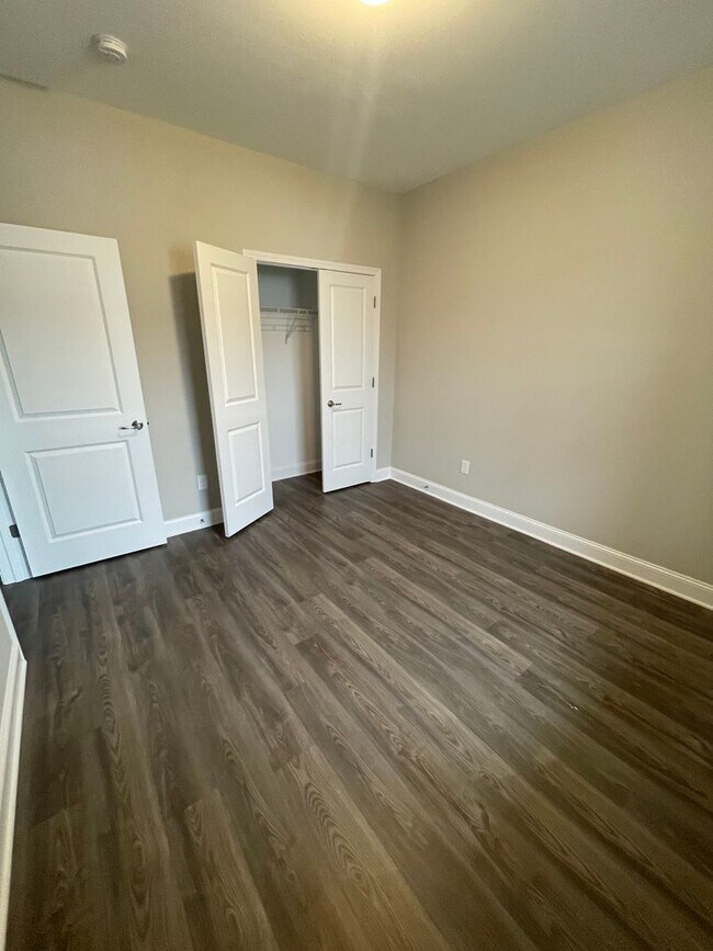 Building Photo - 2-Bedroom Townhome in Lenoir City