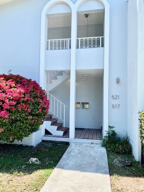 Building Photo - 517 Menendez Ave