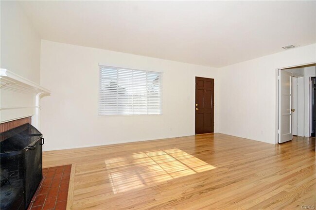 Building Photo - 14645 La Maida St