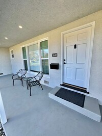 Building Photo - Remodeled 3BD/1BA Single-Family Home – Mov...