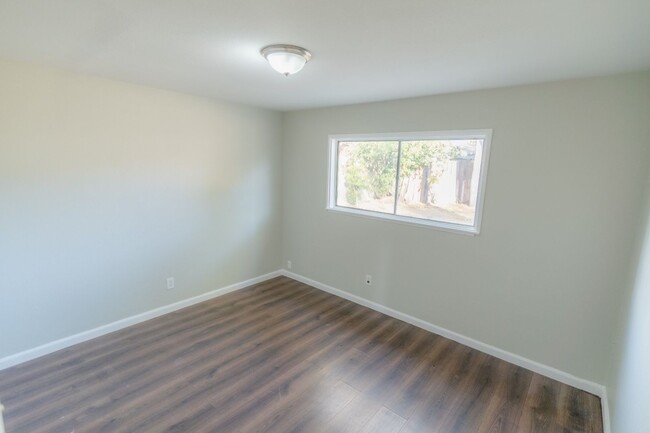 Building Photo - Single Story 4 Bedroom Home for Rent in Wo...