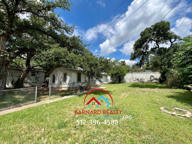 Building Photo - 1007 N LBJ Dr