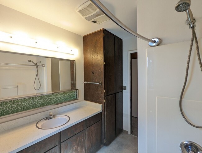 Building Photo - Nice 3-Bedroom, 1-Bath Duplex in Eugene!