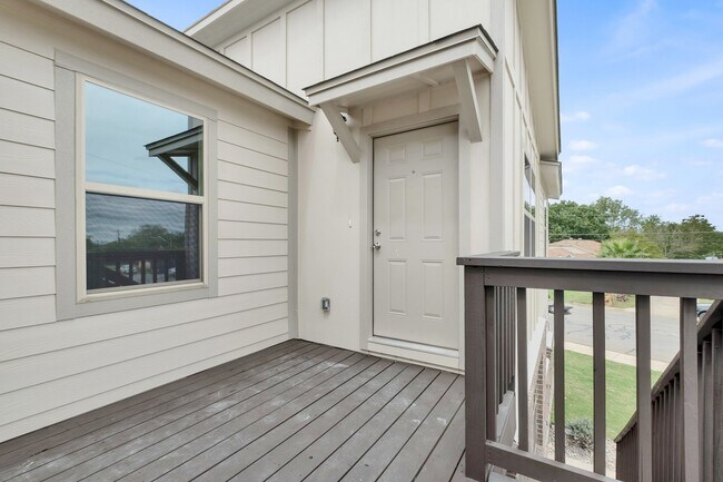 Building Photo - Stylish 3 Bed, 2 Bath Apartment in Georgetown