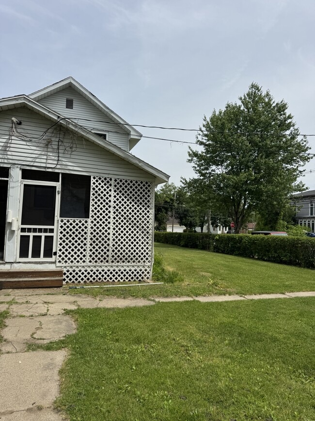 Building Photo - 157 Grand St