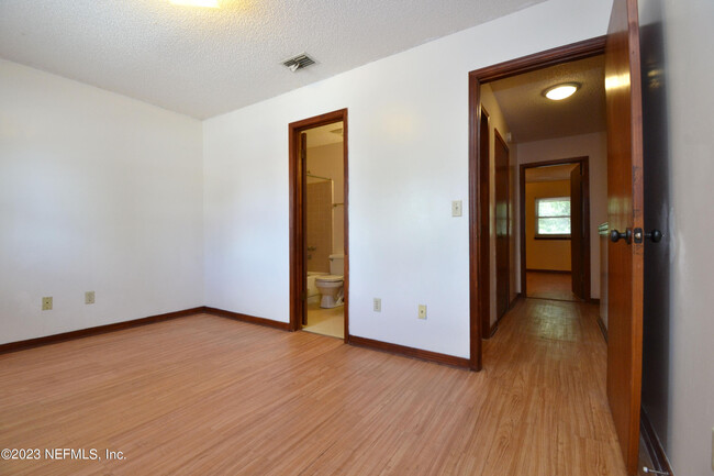 Building Photo - 4328 Melissa Ct W