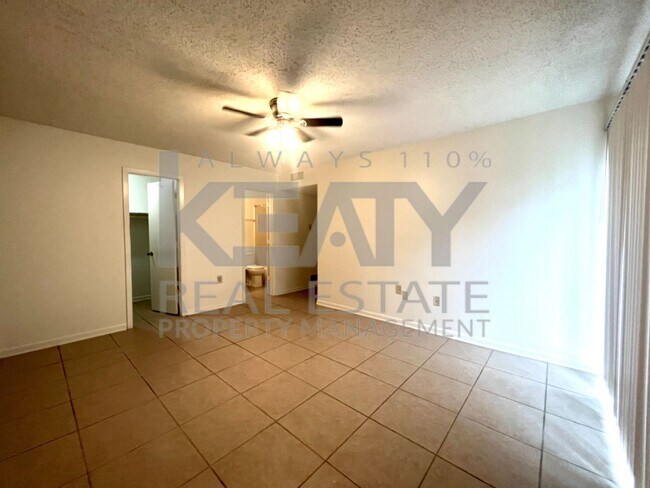 Building Photo - 803 Fox Run Ave