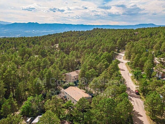 Building Photo - 1497 Spring Valley Dr