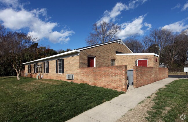 Building Photo - Lomax Gardens