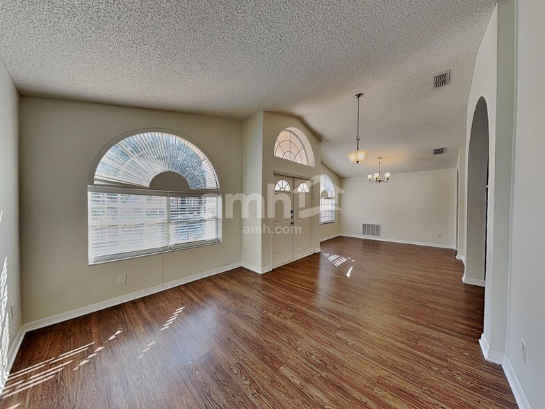 Building Photo - 8813 Scenic Vista Ct