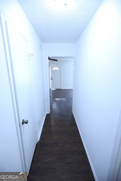 Building Photo - 1967 Singer Way