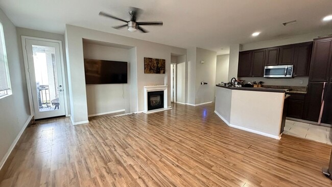 Building Photo - Chula Vista townhouse now available for rent
