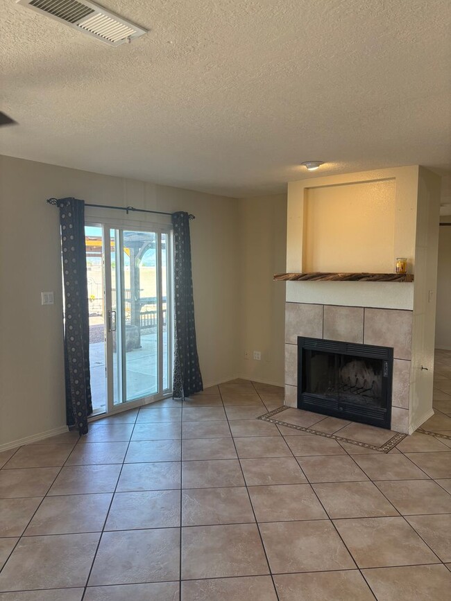 Building Photo - Charming 4-Bedroom Home in a Prime Location!