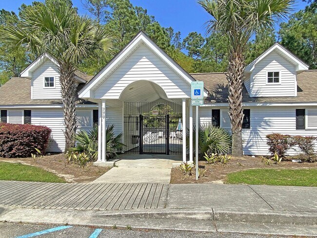 Building Photo - Beautiful Goose Creek Townhome!