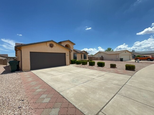 Building Photo - Very Nice 4 Bedroom House